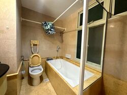 queens photo thumbnail #2